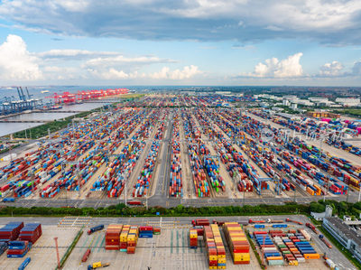 航拍上海集裝箱碼頭進出口貿易港口